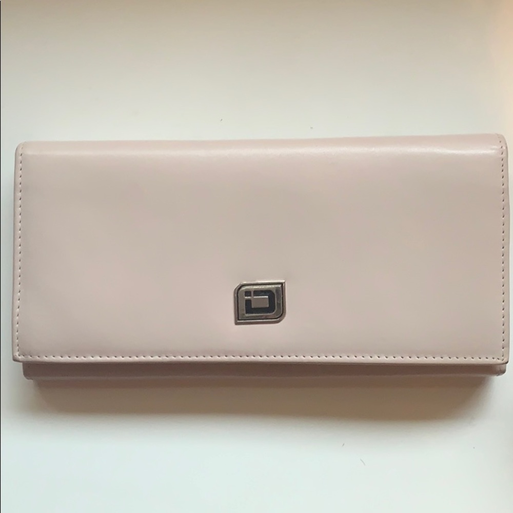 NWOT RFID Protection Clutch